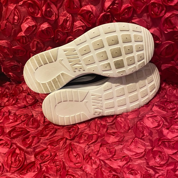 Nike Tanjun Women's - Picture 8 of 9